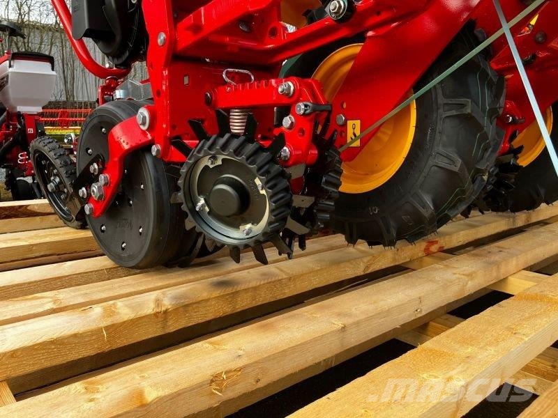 Väderstad TEMPO V 8 ماكينات وملحقات البذر الأخرى