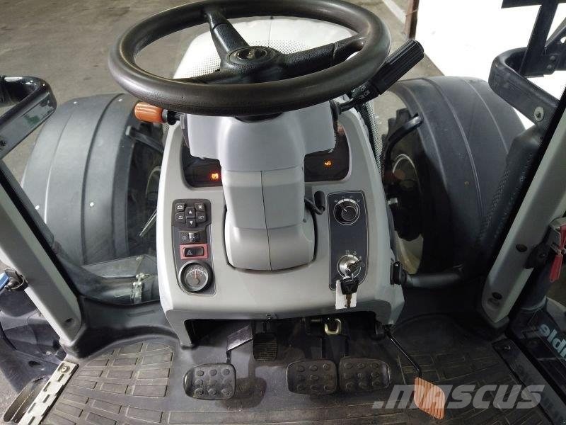 Valtra N134 H Tractoren