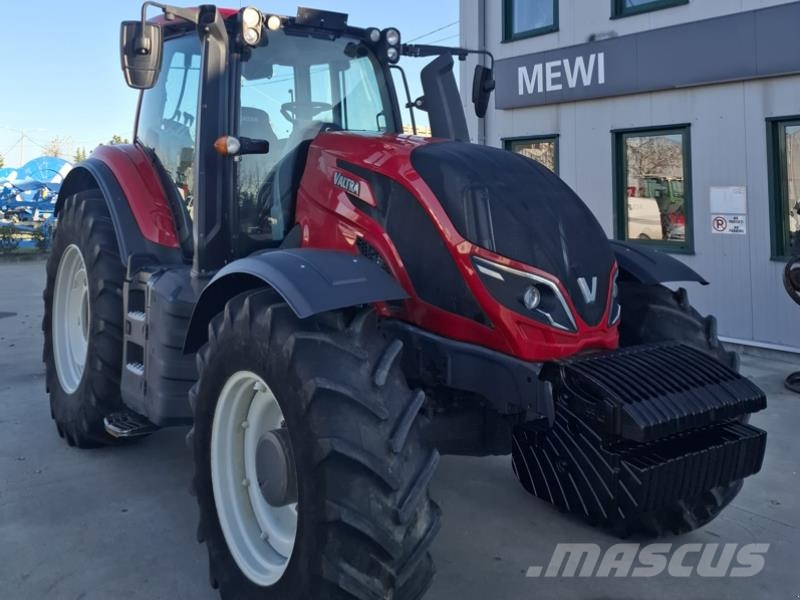 Valtra T154 H Tractoren