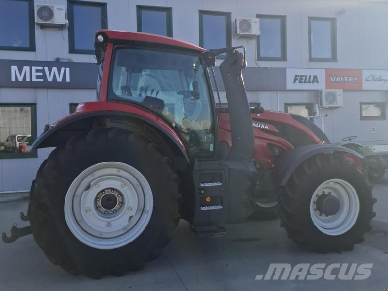 Valtra T154 H Tractoren