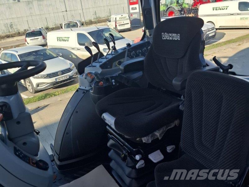 Valtra T154 H Tractoren