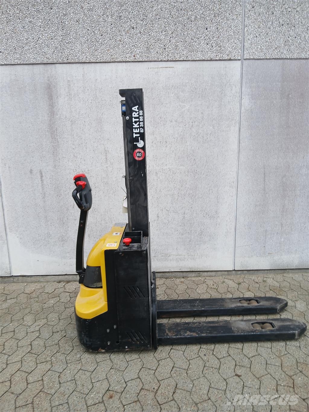 Yale MP16 Ручные электрические тележки