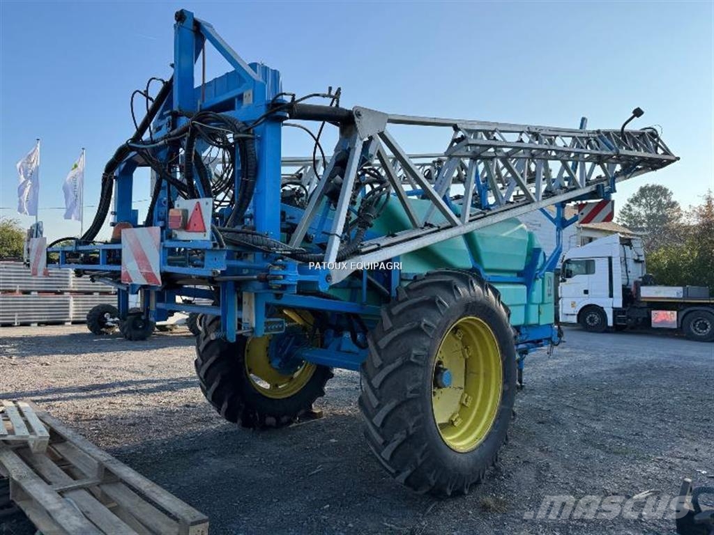 Berthoud MAXXOR 40 Причіпні обприскувачі