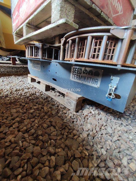 Case IH SEED TERMINATOR BOUCHARD DIFFUSION Moissonneuse batteuse