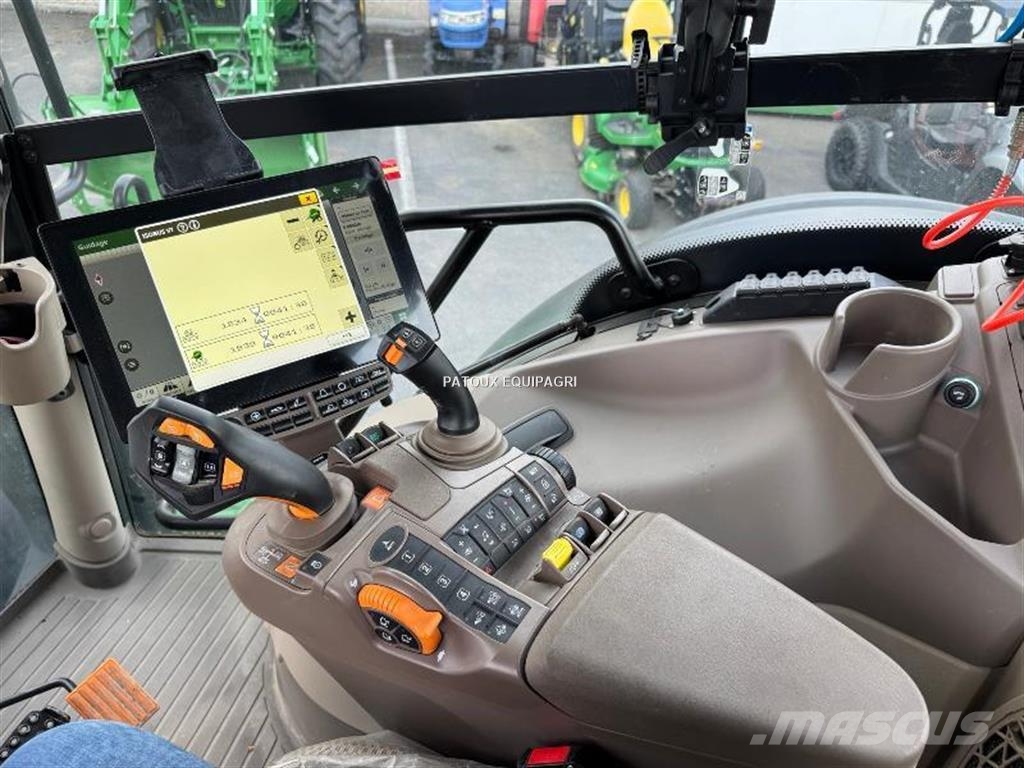 John Deere 6R215 Traktori