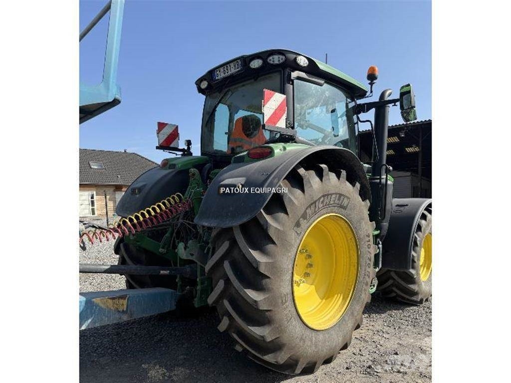 John Deere 6R215 Traktori