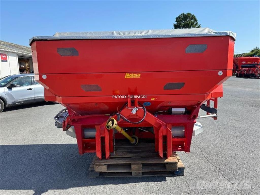 Kuhn AXIS50.1W Розсіювач мінеральних добрив