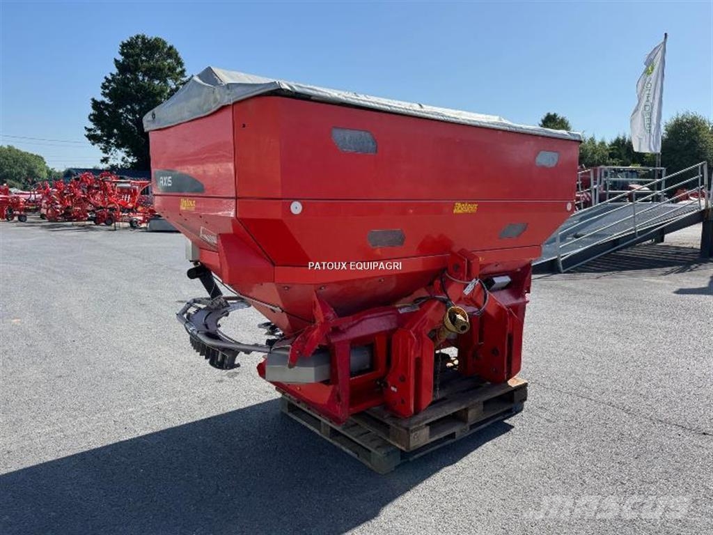 Kuhn AXIS50.1W Розсіювач мінеральних добрив