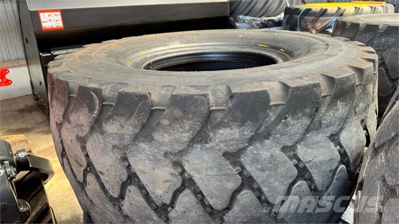 Bridgestone 650/65R25 4 STK Pneus, roues et jantes