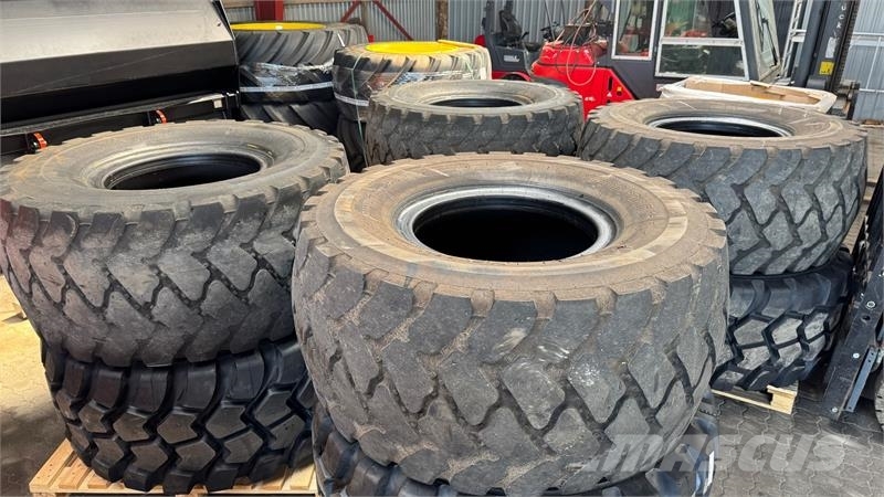 Bridgestone 650/65R25 4 STK Pneus, roues et jantes