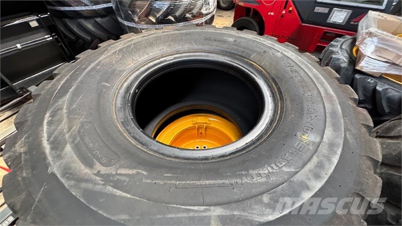 Bridgestone 650/65R25 4 STK Pneus, roues et jantes