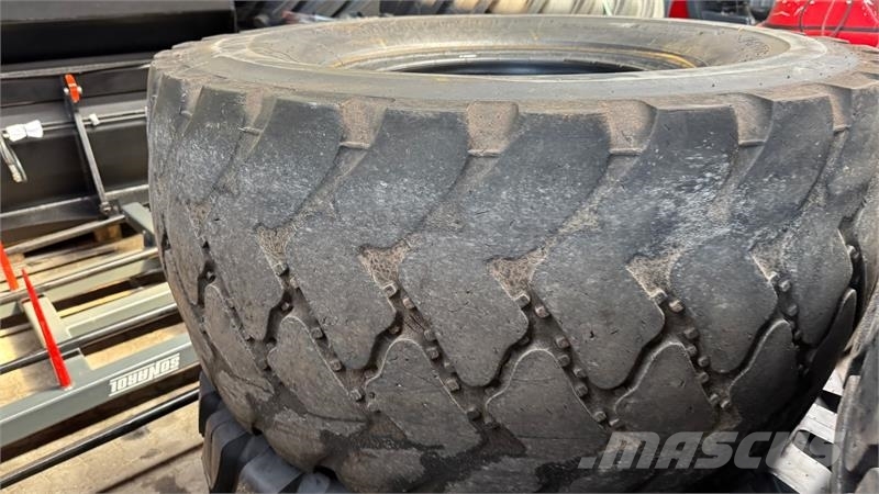Bridgestone 650/65R25 4 STK Pneus, roues et jantes
