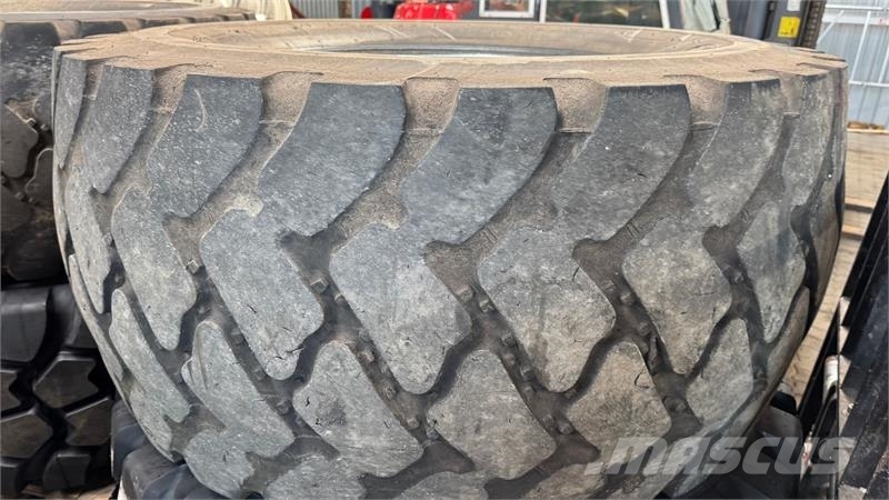 Bridgestone 650/65R25 4 STK Pneus, roues et jantes