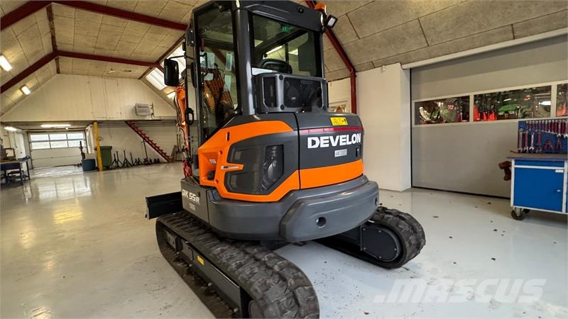 Develon DX55R-7 KUN 75 TIMER, TILTSKIFTE OG 2 SKOVLE Rupsgraafmachines