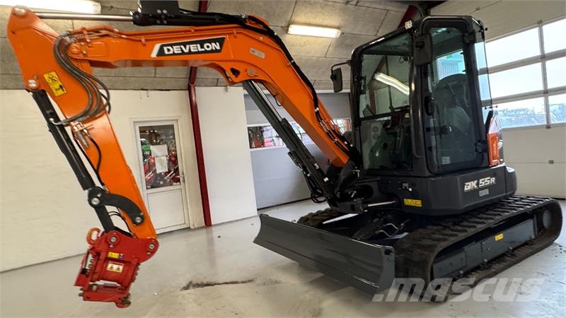 Develon DX55R-7 KUN 75 TIMER, TILTSKIFTE OG 2 SKOVLE Rupsgraafmachines