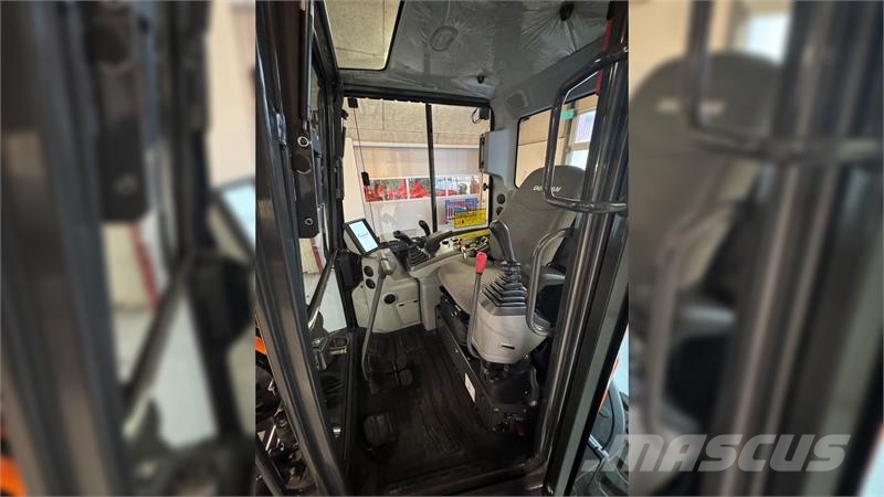 Develon DX55R-7 KUN 75 TIMER, TILTSKIFTE OG 2 SKOVLE Rupsgraafmachines