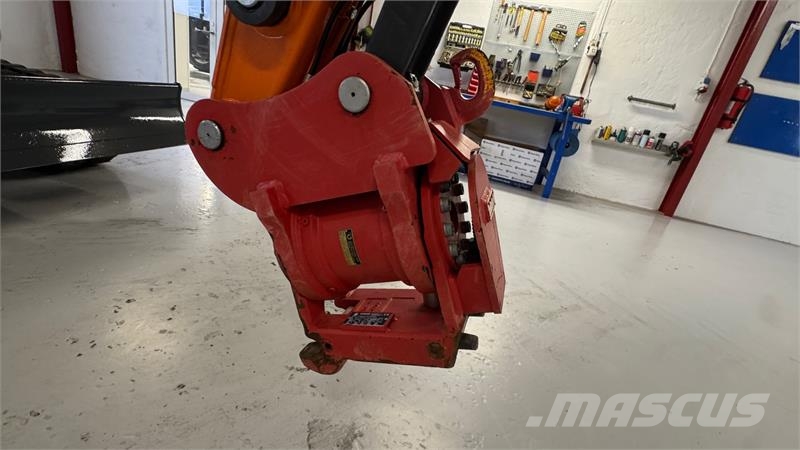 Develon DX55R-7 KUN 75 TIMER, TILTSKIFTE OG 2 SKOVLE Rupsgraafmachines