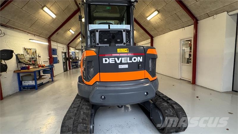 Develon DX55R-7 KUN 75 TIMER, TILTSKIFTE OG 2 SKOVLE Rupsgraafmachines