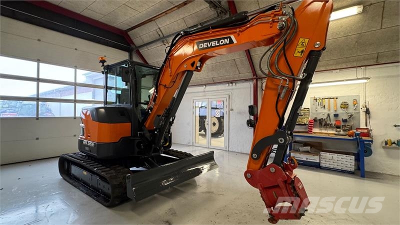 Develon DX55R-7 KUN 75 TIMER, TILTSKIFTE OG 2 SKOVLE Rupsgraafmachines