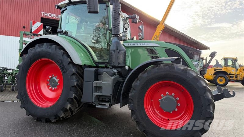 Fendt 724 Vario SCR Profi Plus MED AUTOSTYRING! الجرارات