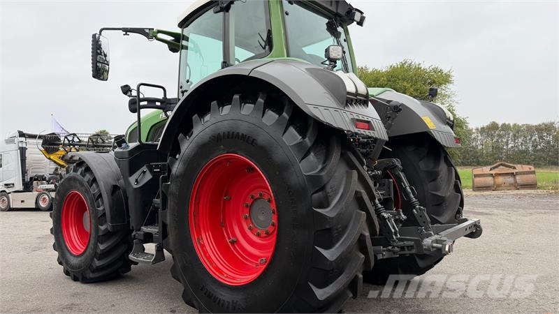 Fendt 828 Vario S4 Profi Plus MED NÆSTEN NYE DÆK! Traktori