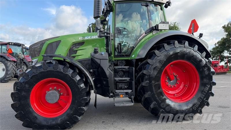 Fendt 828 Vario S4 Profi Plus KUN 3300 TIMER! MED VARIGR Tractors