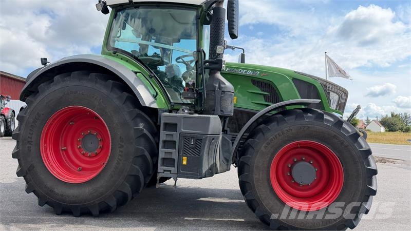 Fendt 828 Vario S4 Profi Plus MED NÆSTEN NYE DÆK OG FRON Трактори