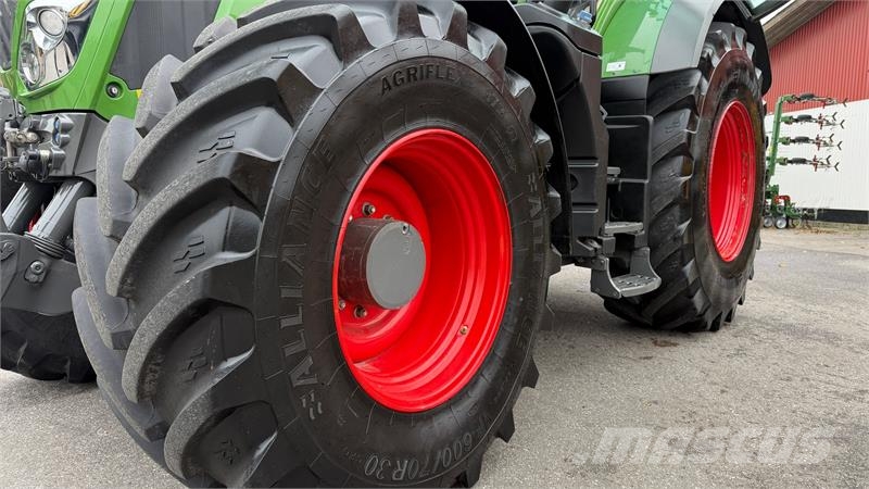 Fendt 828 Vario S4 Profi Plus MED NÆSTEN NYE DÆK! Traktori