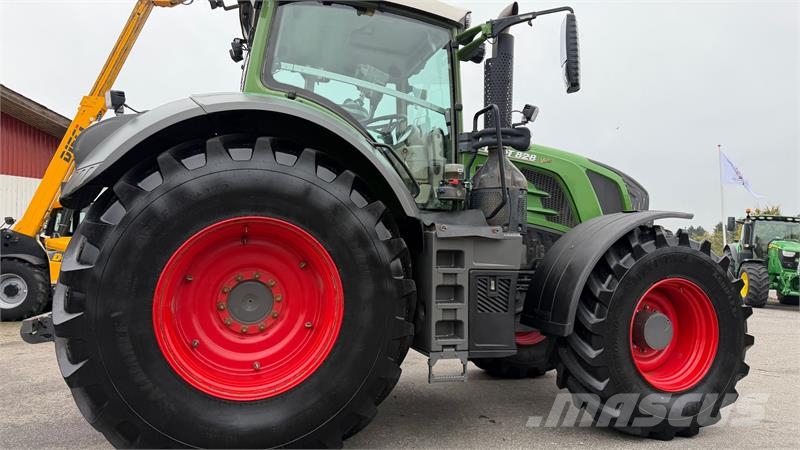Fendt 828 Vario S4 Profi Plus MED NÆSTEN NYE DÆK! Traktori