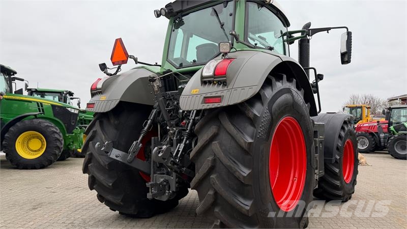 Fendt 828 Vario SCR Profi Plus MED NÆSTEN NYE DÆK! Tractors