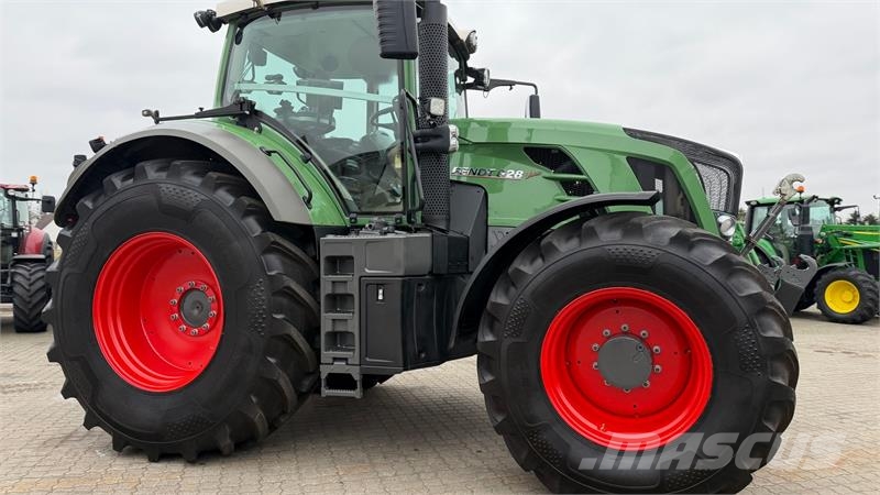 Fendt 828 Vario SCR Profi Plus MED NÆSTEN NYE DÆK! Tractors