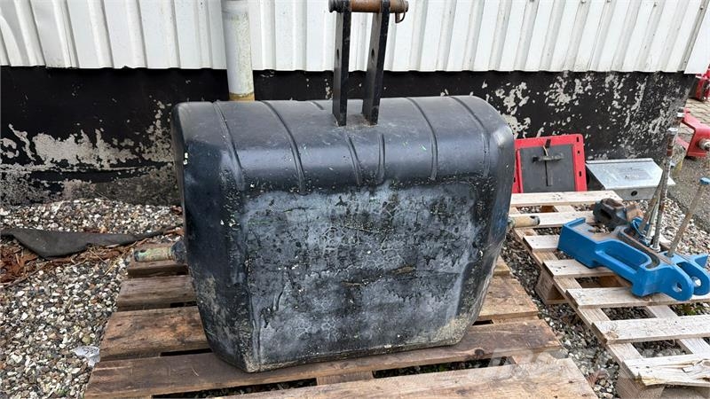 Holsø 650 KG Front weights