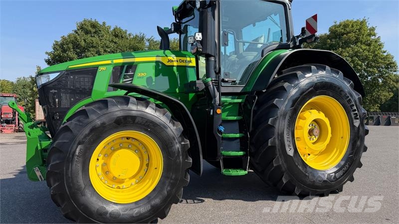John Deere 7R 330 KUN 2000 TIMER! Traktorer