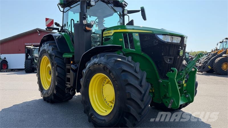 John Deere 7R 330 KUN 2000 TIMER! Traktori