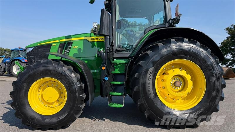 John Deere 7R 330 KUN 2000 TIMER! Traktorer