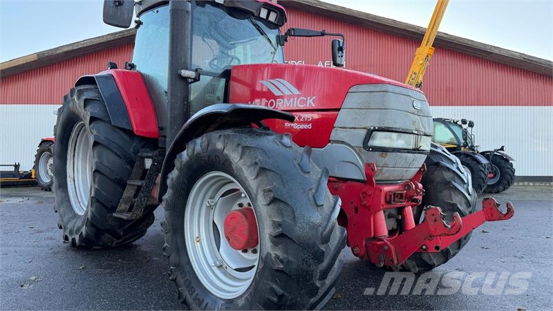 McCormick XTX 215 KUN 6800 TIMER! Tractors