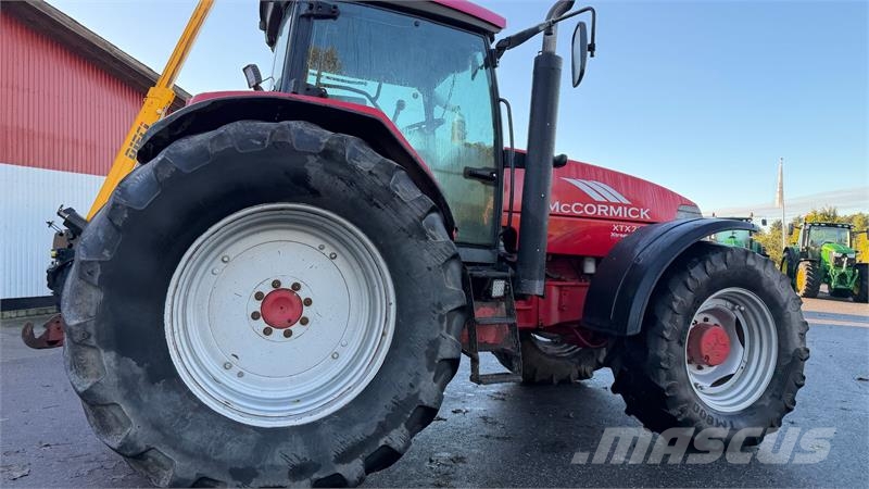 McCormick XTX 215 KUN 6800 TIMER! Tractors