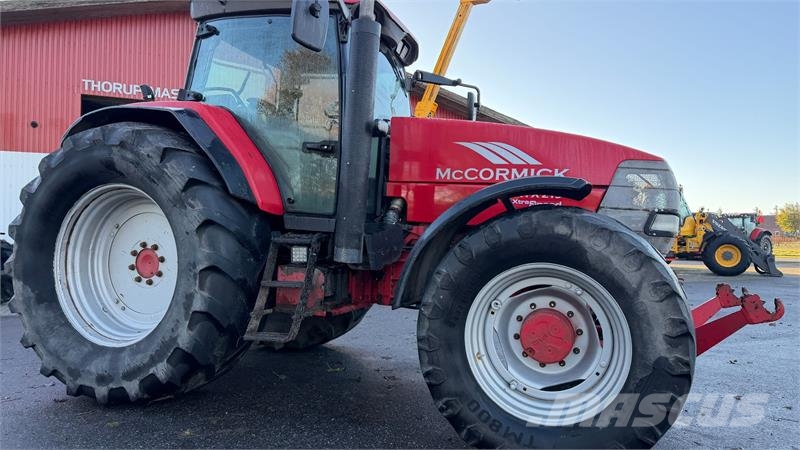 McCormick XTX 215 KUN 6800 TIMER! Tractors