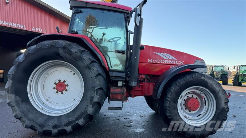 McCormick XTX 215 KUN 6800 TIMER! Tractors