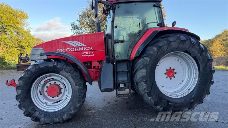McCormick XTX 215 KUN 6800 TIMER! Tractors