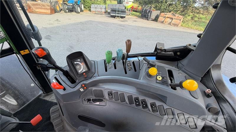 New Holland T6030 KUN 4400 TIMER! Traktorer