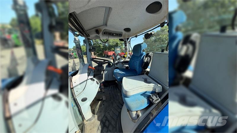 New Holland T7.220 الجرارات
