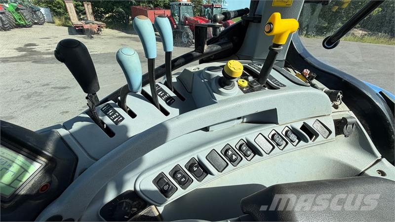 New Holland T7.220 الجرارات