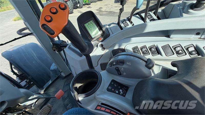 New Holland T7.220 الجرارات
