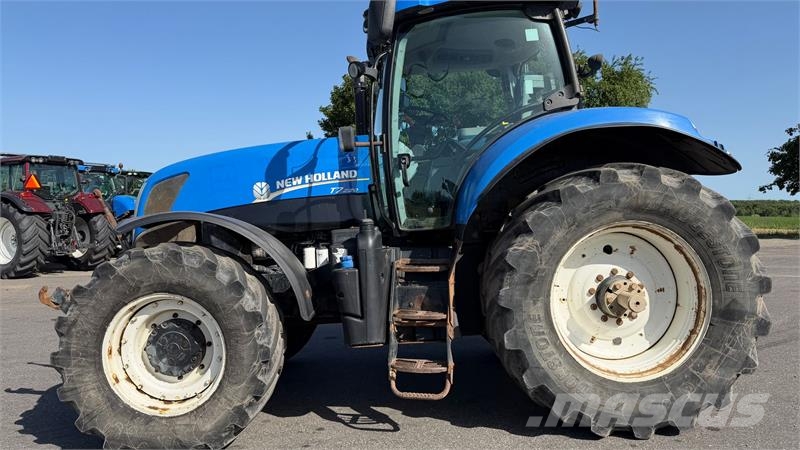 New Holland T7.220 الجرارات