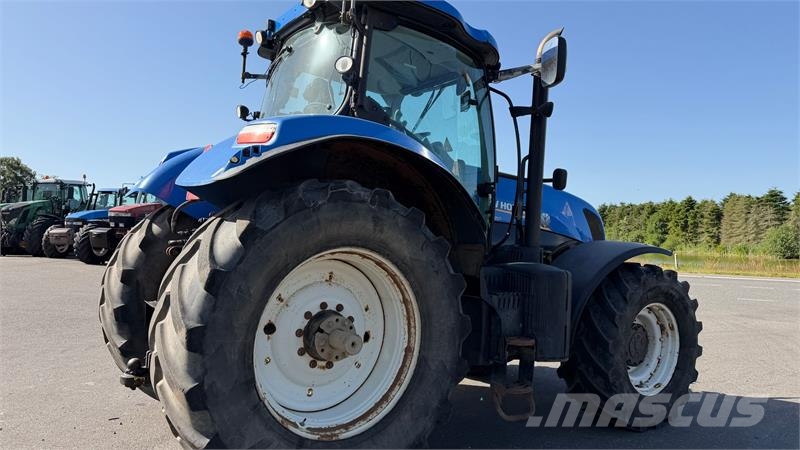 New Holland T7.220 الجرارات