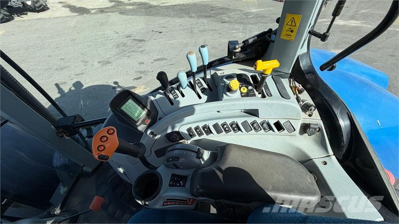 New Holland T7.220 الجرارات