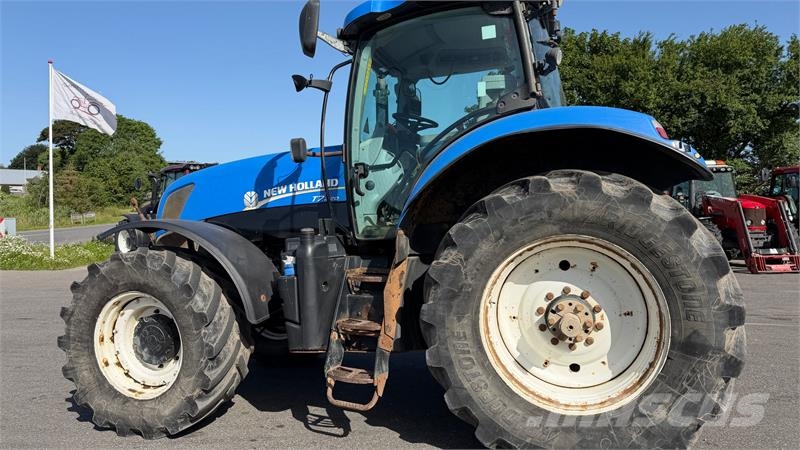 New Holland T7.220 الجرارات