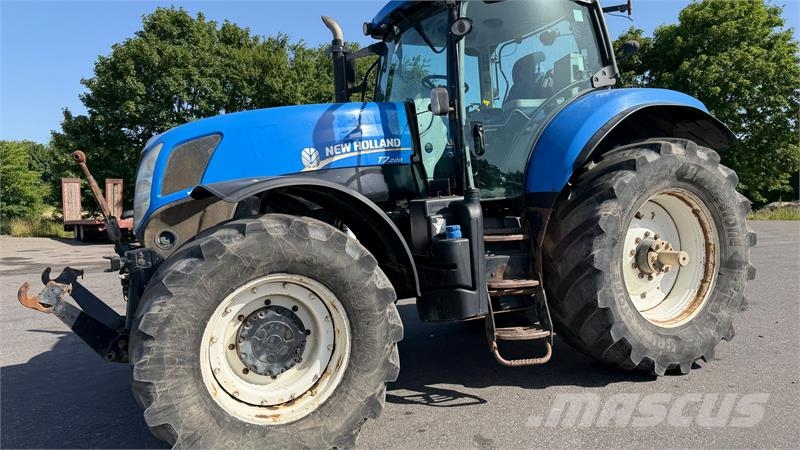 New Holland T7.220 الجرارات