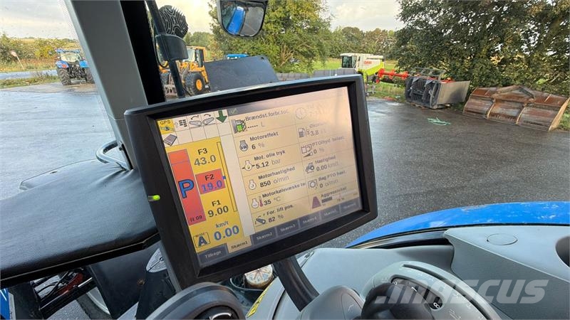 New Holland T7.270 KUN 5500 TIMER OG MED AUTOSTYRING! Trattori